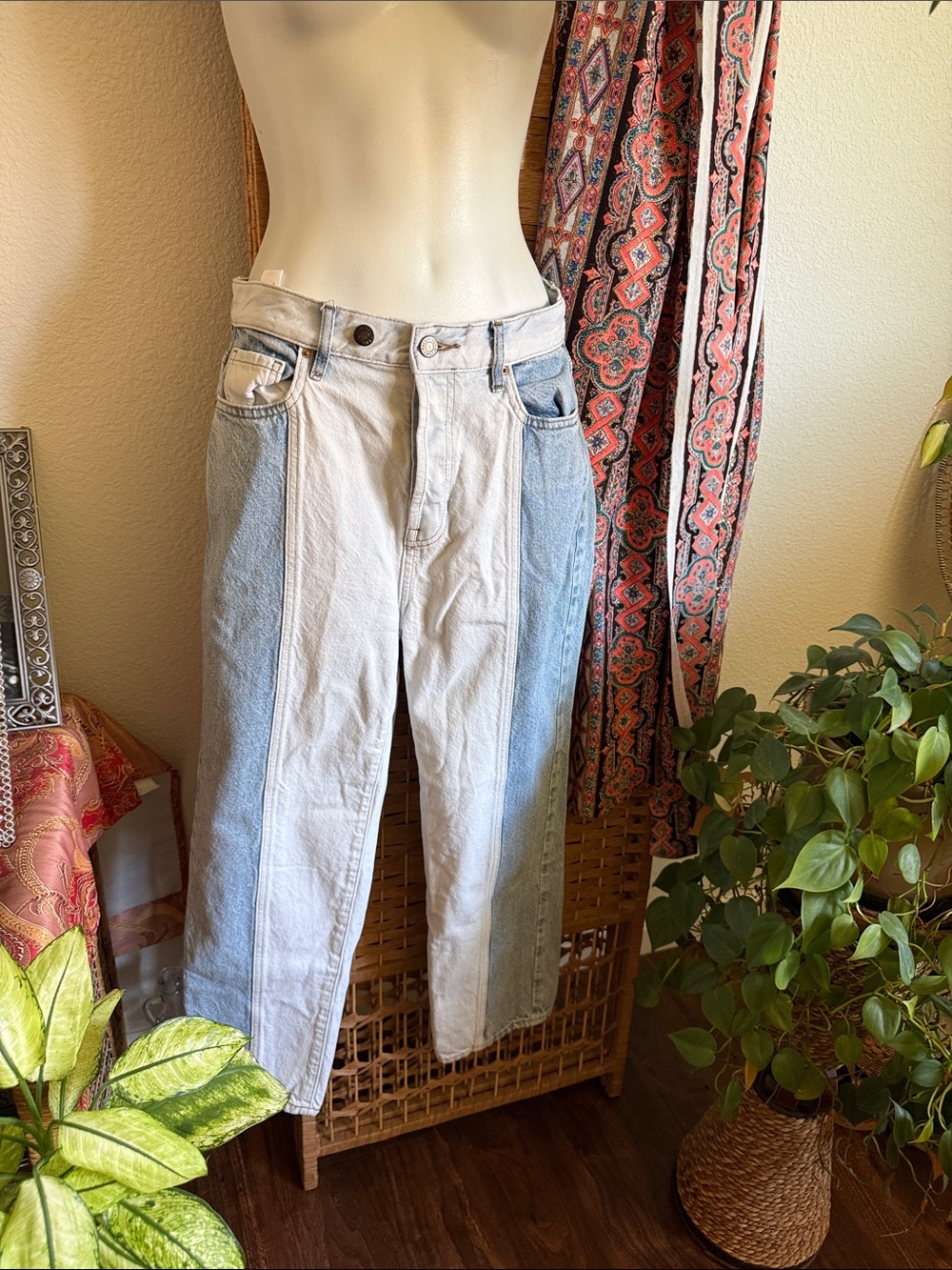 So cute PacSun two toned Light Blue Classic high-rise, straight Denim Jeans